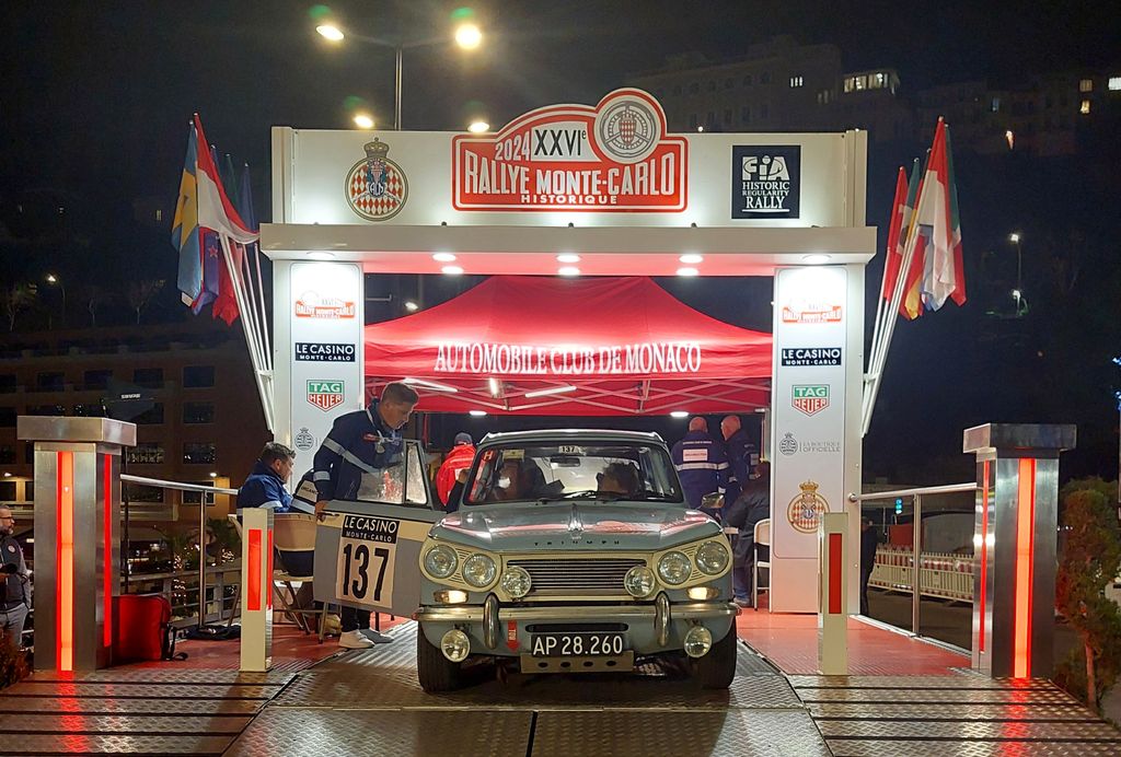 Henning Nielsen og Jørgen O Pedersen.jpg Debutanterne Henning Nielsen fra Tureby og Jørgen O. Pedersen fra Odden Havneby måtte strække våben i Rallyue Monte-Carlo Historique lørdag eftermiddag efter mange tekniske problemer med deres Triumph Vitesse fra 1968
(Foto: privat)